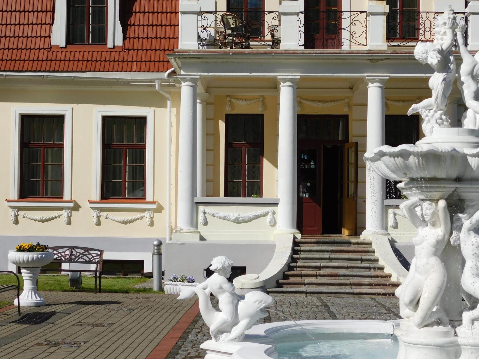 Sventes Muiza Hotel Екстериор снимка